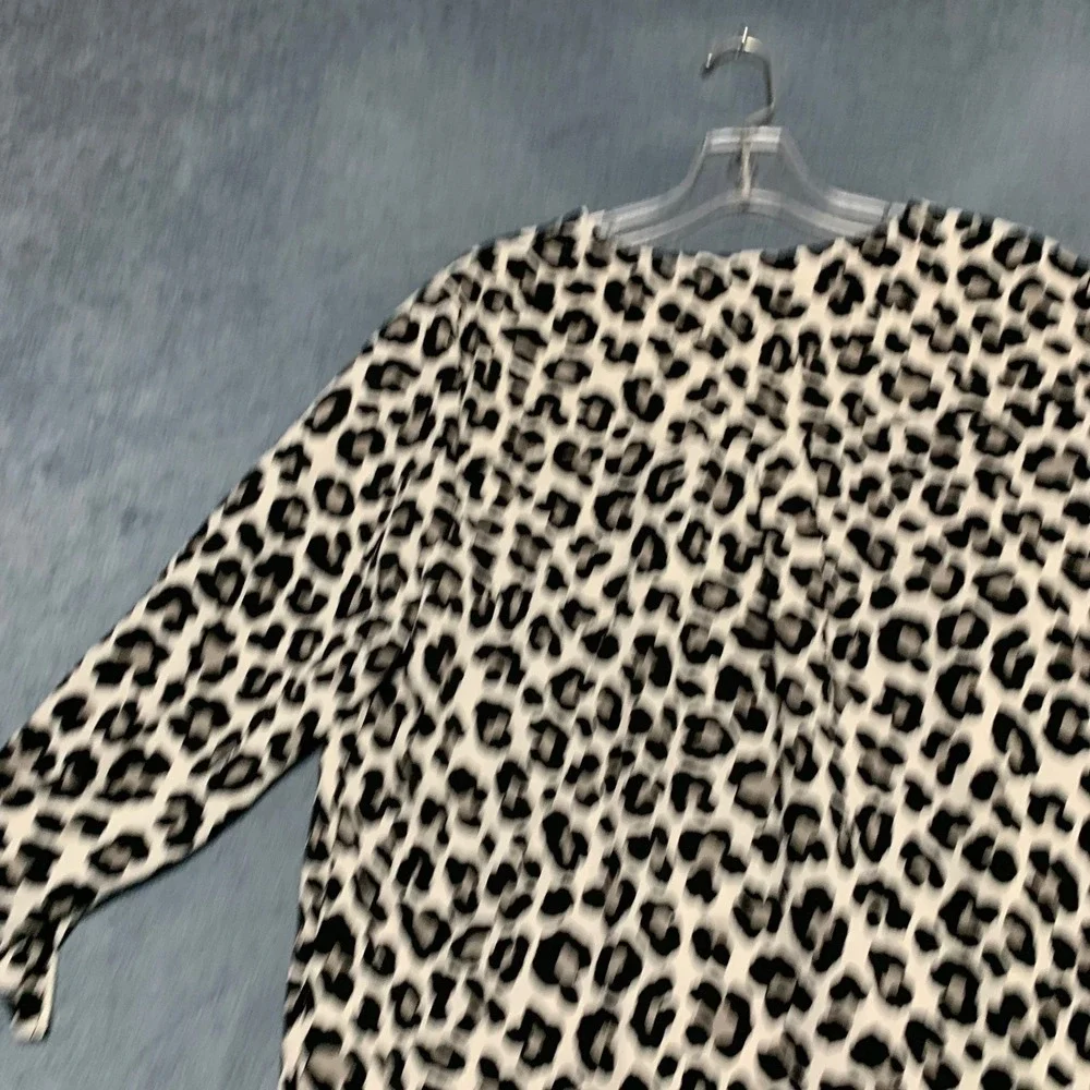 Michael Kors Blouse Top Womens Large Beige Leopard Print Round Hem Summer V Neck